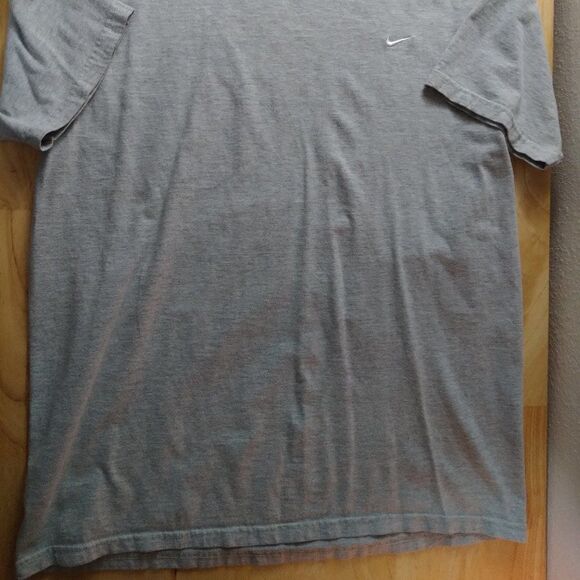 Vintage Nike Small Swoosh Logo T-Shirt - Picture 3 of 8